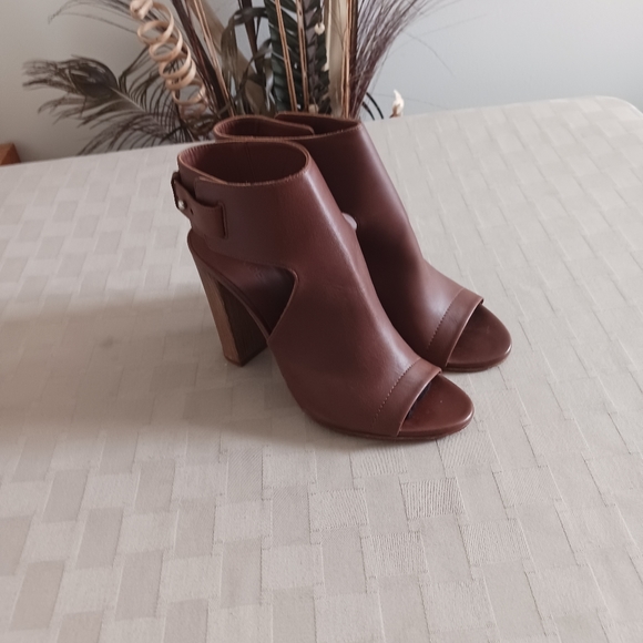 Vince Addie Leather Peep Toe Slingback Booties - Picture 4 of 16